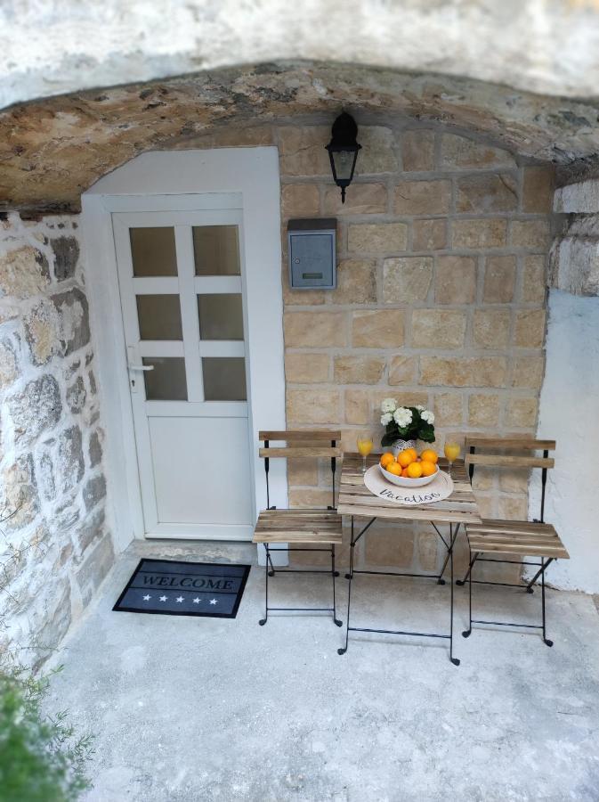 Stone House Lovric Leilighet Kaštela Eksteriør bilde