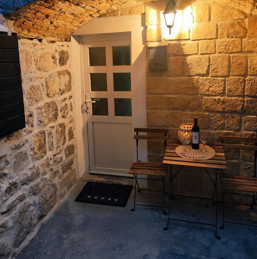 Stone House Lovric Leilighet Kaštela Eksteriør bilde
